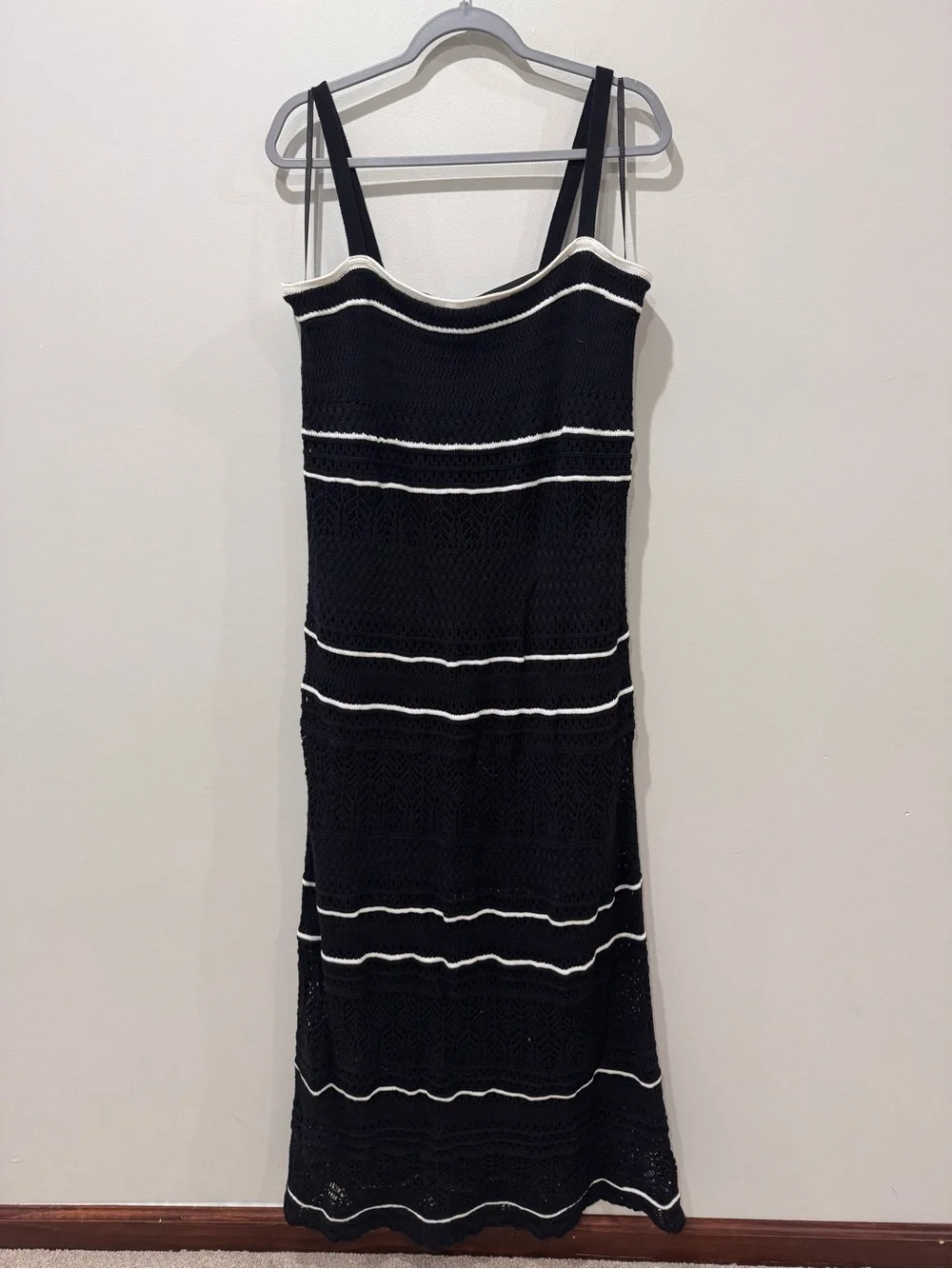 New! Abercrombie & Fitch Sz XL Black and White Crochet Knit Maxi Dress